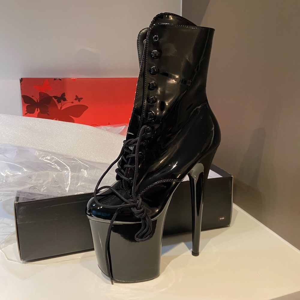 New Pleaser Flamingo 1020’s